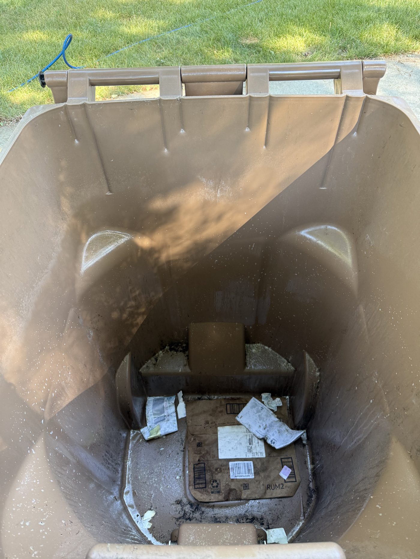 Trash can before cleaning